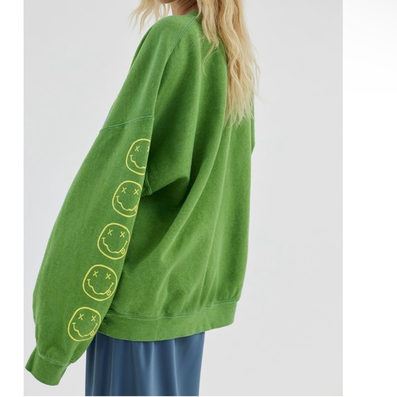 ✨ NWT UO Nirvana Smile Overdyed Sweatshirt - Picture 3 of 6